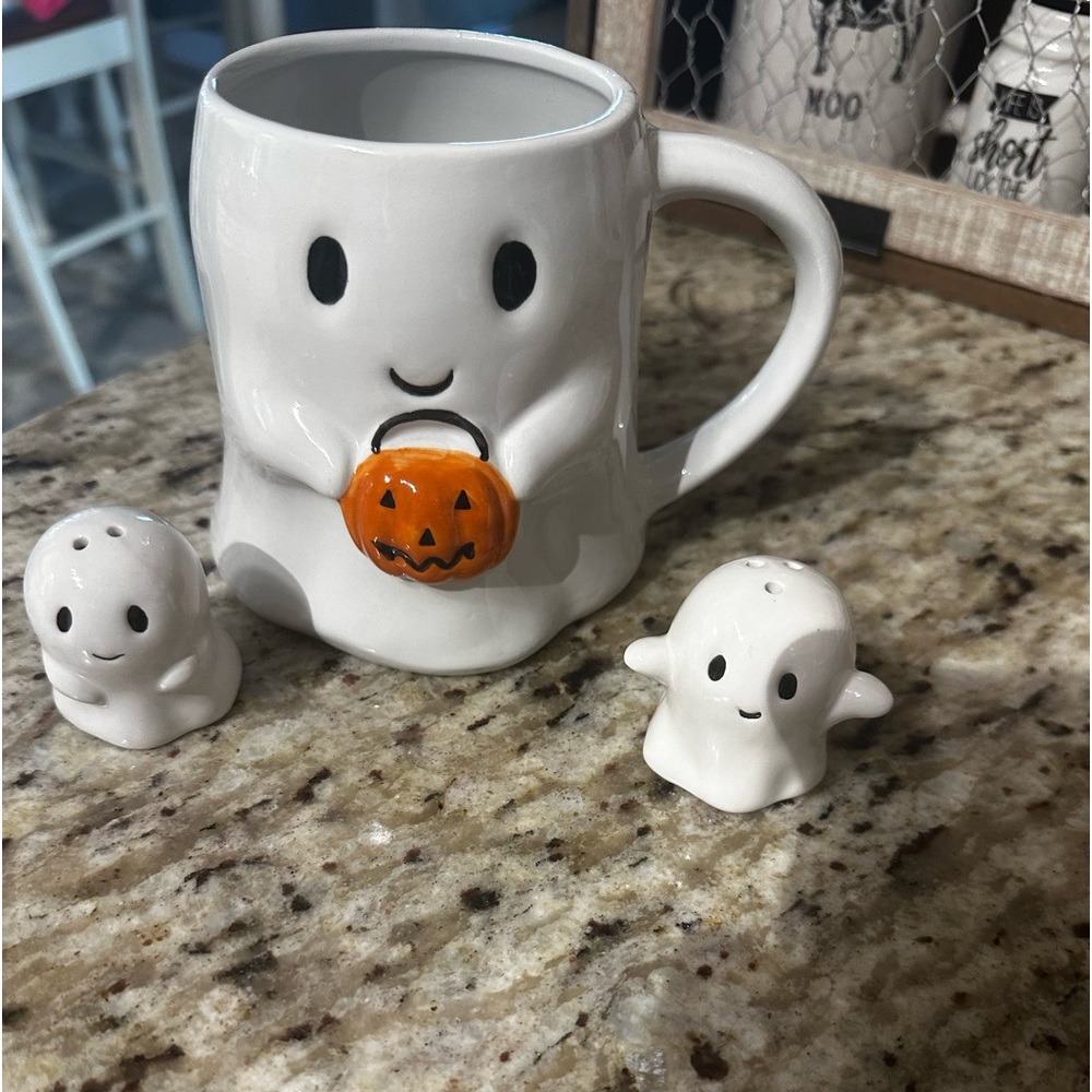 Cracker Barrel mug and salt and pepper shakers